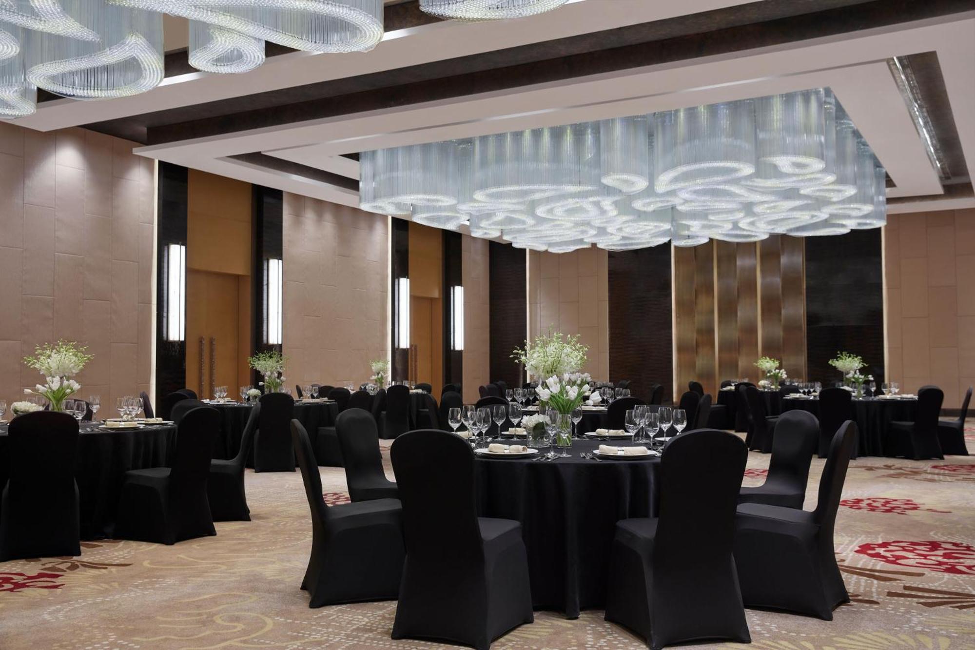 Sheraton Beijing Lize Hotel Экстерьер фото