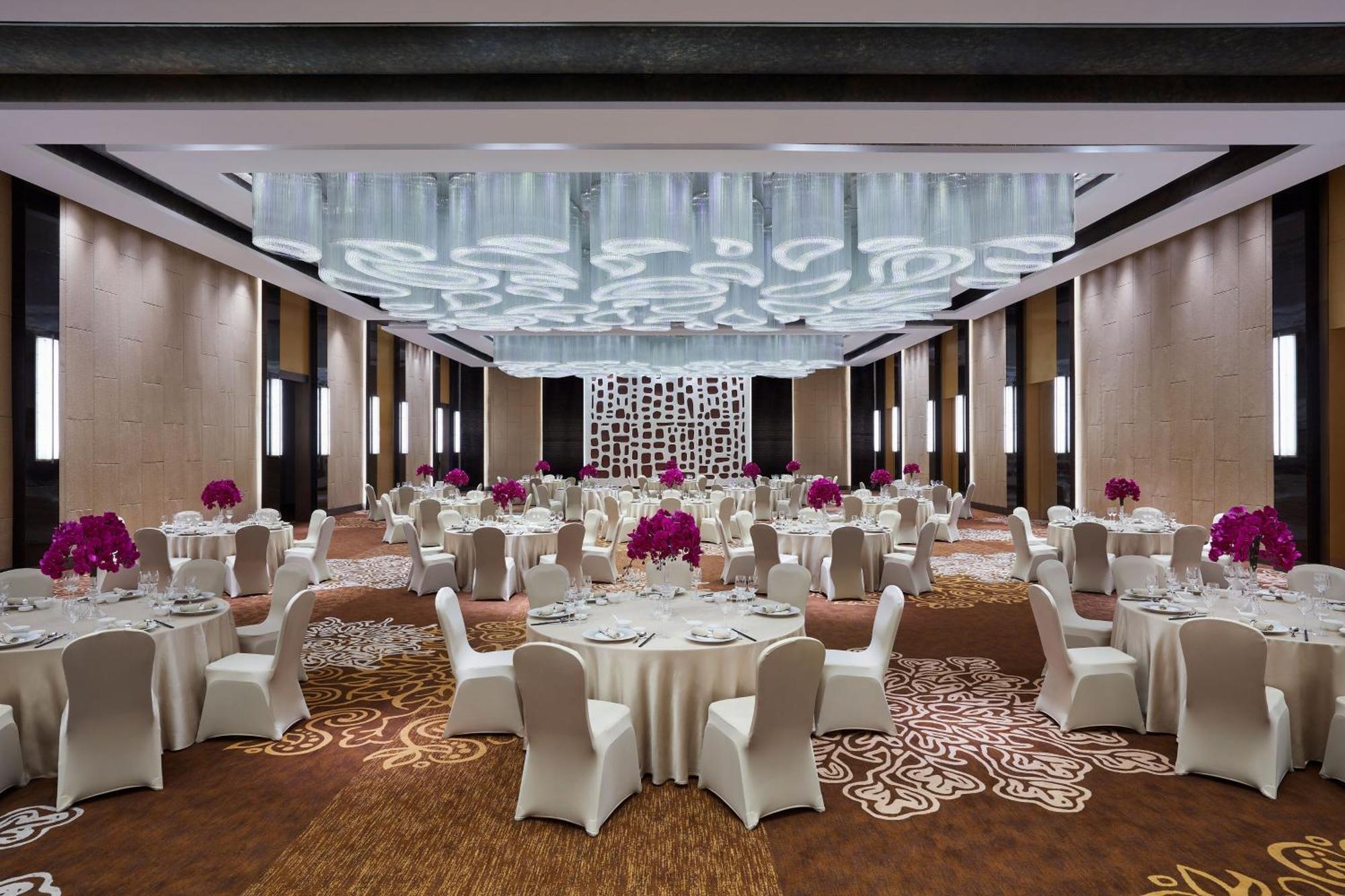 Sheraton Beijing Lize Hotel Экстерьер фото