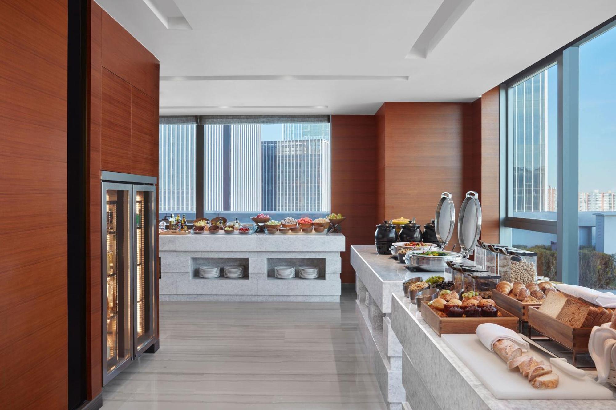 Sheraton Beijing Lize Hotel Экстерьер фото